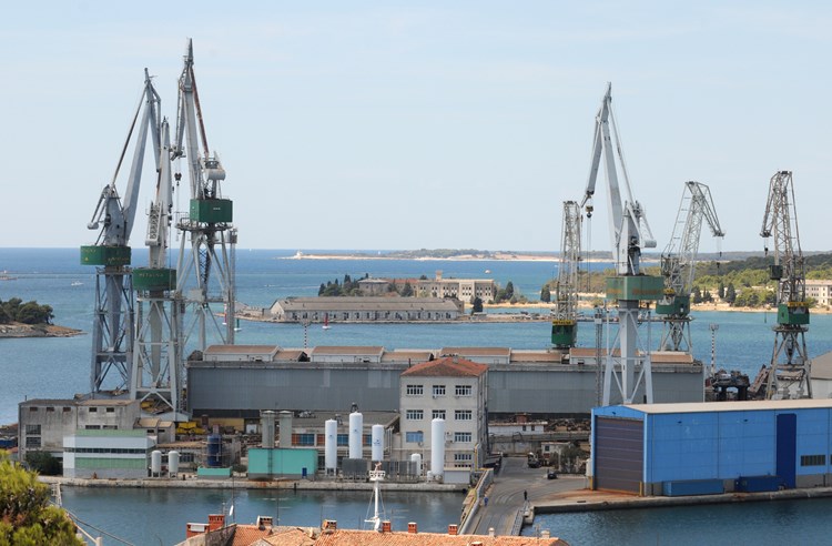 Sadašnji i bivši zaposlenici Uljanika otkupili 1.299.174 dionice brodogradilišta (Arhiva/D. ŠTIFANIĆ)