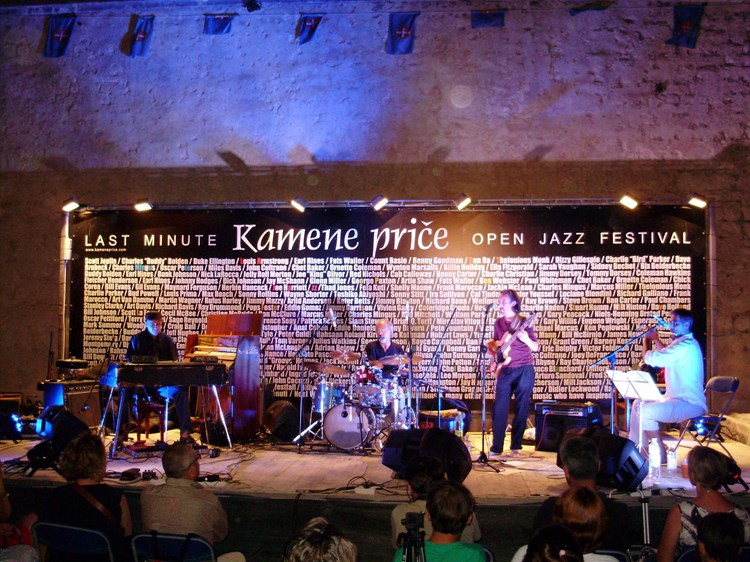 Pozornica Last Minute Open Jazz Festivala na Trgu Tomaso Bembo (Aldo POKRAJAC)