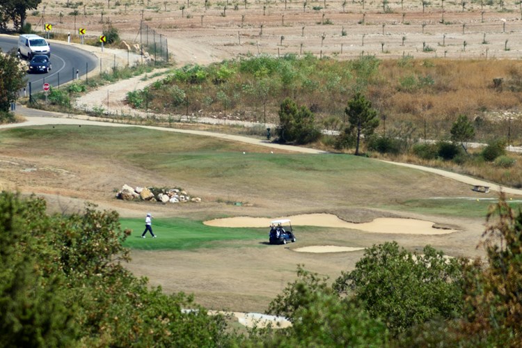 Vodom iz lokve u Valfontani zalijevan je golf teren (J. PREKALJ)