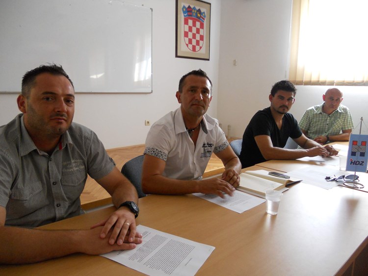 Tajnik porečkog HDZ-a Dražen Prgić, Filip Stopić, Nikola Smolčić i dopredsjednik Marko Radić (K. F.)
