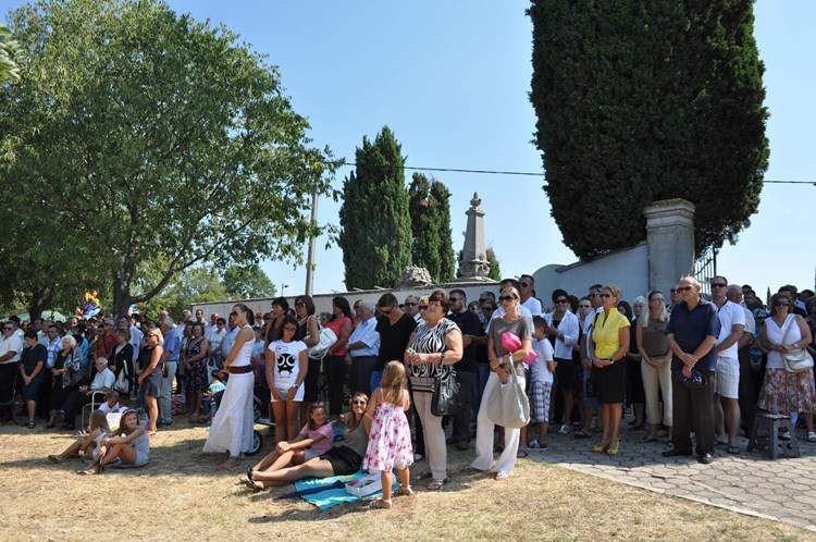 Misa će se održati na otvorenom, uz mjesno groblje i drevnu grobljansku crkvu posvećenu Blaženoj Djevici Mariji (arhiva)