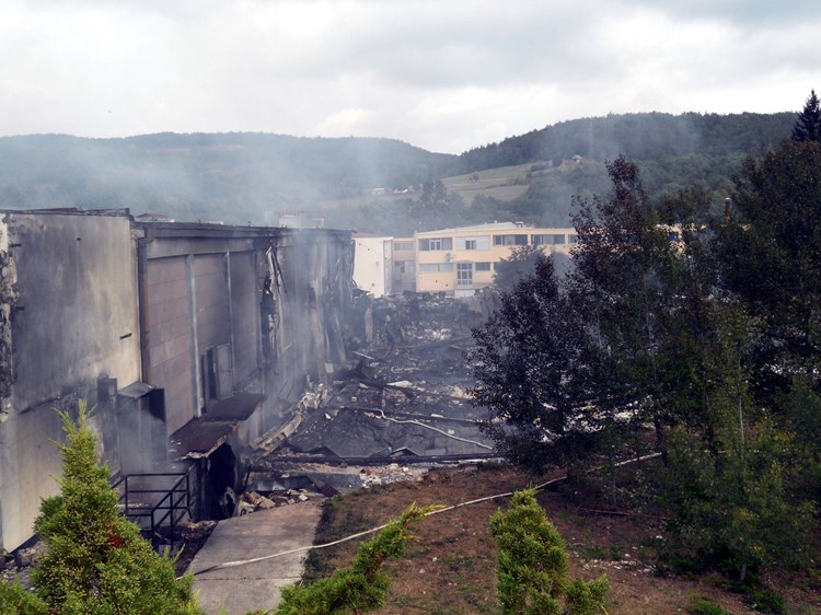 Katastrofične slike nakon požara u Pazinki