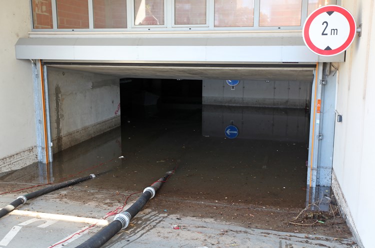 Garaže u Ulici Andrije Kačića Miošića za svake jače kiše budu poplavljene (M. ANGELINI)