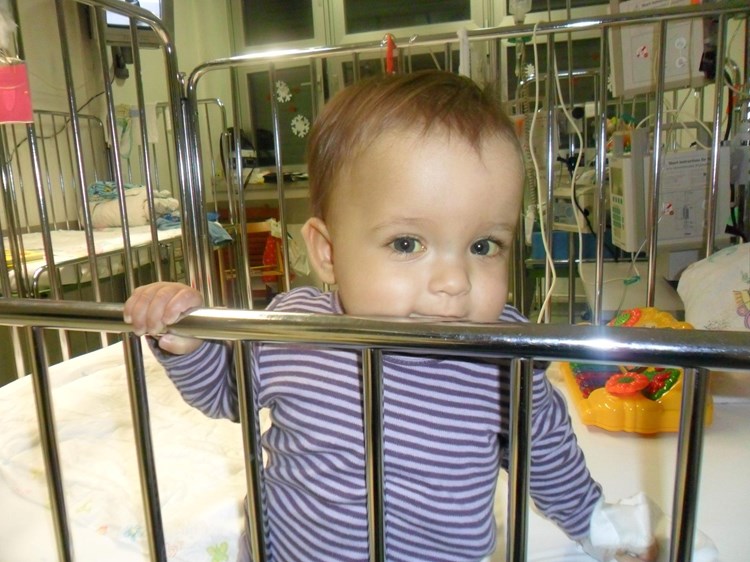 Anastazija Udovičić vesela je i nasmiješena beba, iako je cijeli svoj život po bolnicama