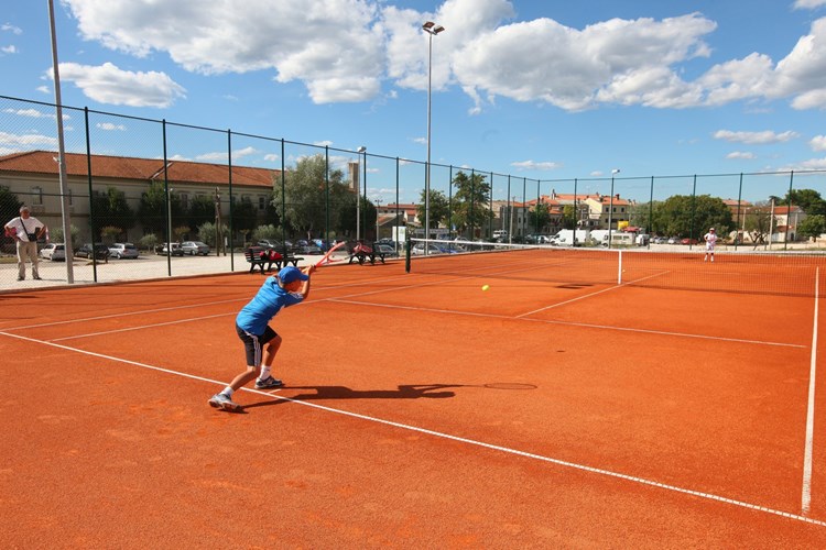 Teniski tereni izgrađeni 2011. godine dio su budućeg sportskog centra
