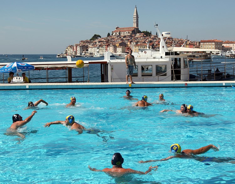 Početkom mjeseca u jedini olimpijski bazen u Istri, Delfin u Rovinju, instalirana je toplotna pumpa (M. ANGELINI)