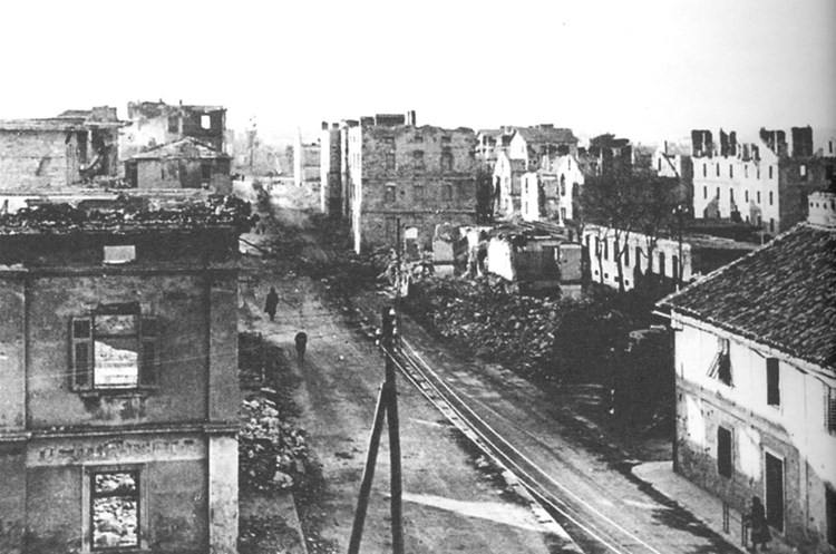 Današnja Jeretova ulica u Puli nakon savezničkog bombardiranja 1944. godine
