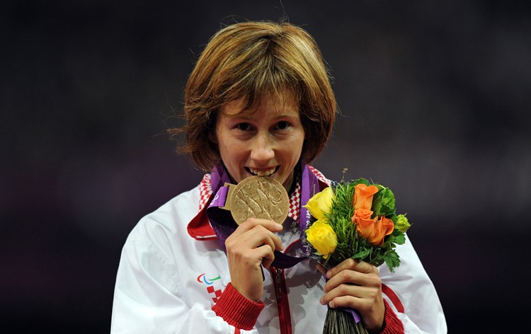 Mikela Ristoski s brončanom medaljom za skok u dalj na Paraolimpijadi u Londonu (arhiva/NL)
