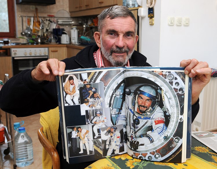Trifonov kao astronaut na ruskom Miru 