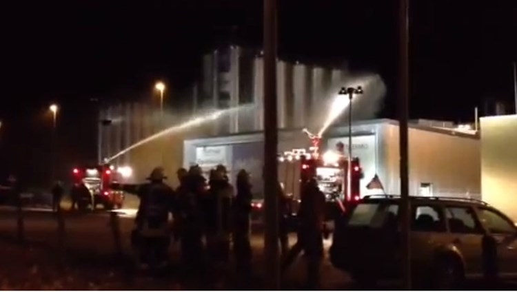 Vatrogasci pokušavaju situaciju staviti pod kontrolu (screenshot s You Tubea)