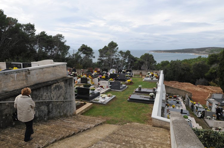 Premanturskom groblju uskoro 80 novih grobnih mjesta (D. ŠTIFANIĆ)