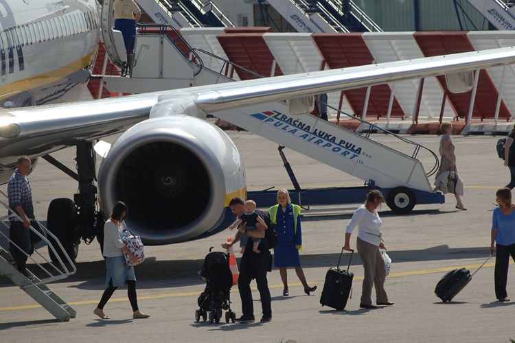 Po Ruse je na koncu u nedjelju stigao avion (Danilo MEMEDOVIĆ)