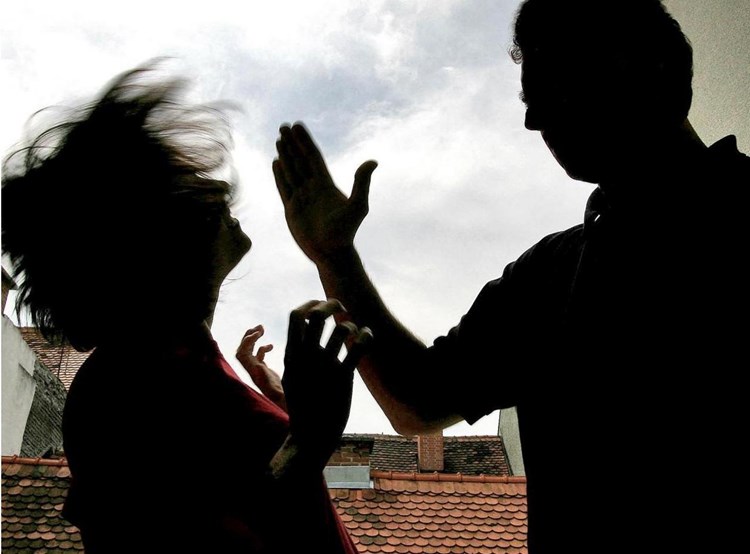 U Hrvatskoj svaka treća žena trpi fizičko nasilje