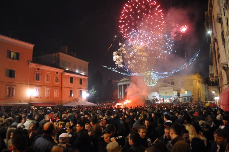 Doček Nove godine na Forumu u Puli (D. ŠTIFANIĆ)