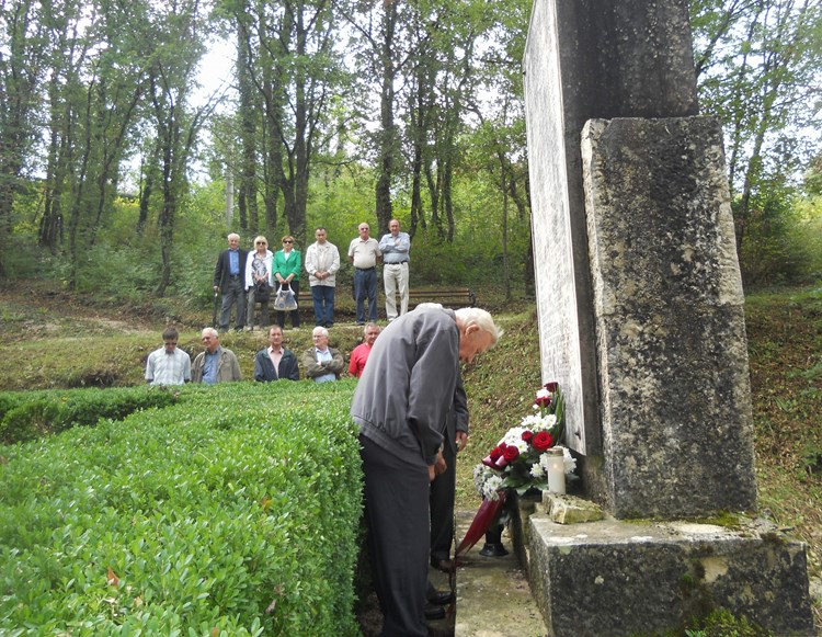Spomenik stradalima iz Zabrežana i okolice