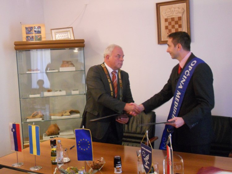Načelnici  Goran Buić i Franc Čebulj potpisali povelju o bratimljenju (T. GRBIĆ)