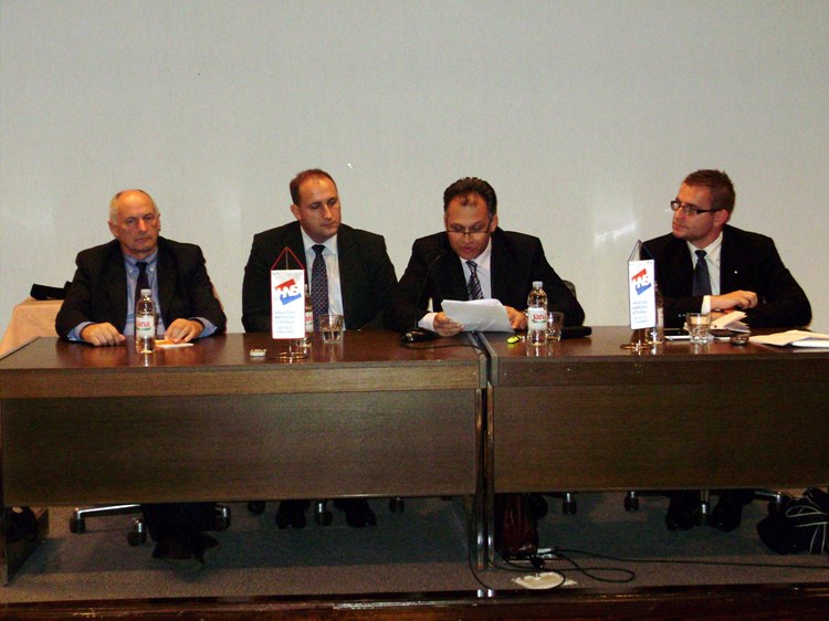Veljko Ivančić, Vladimir Bilek, Veljko Kajtazi i Žarko Stilin na okruglom stolu (A. POKRAJAC)