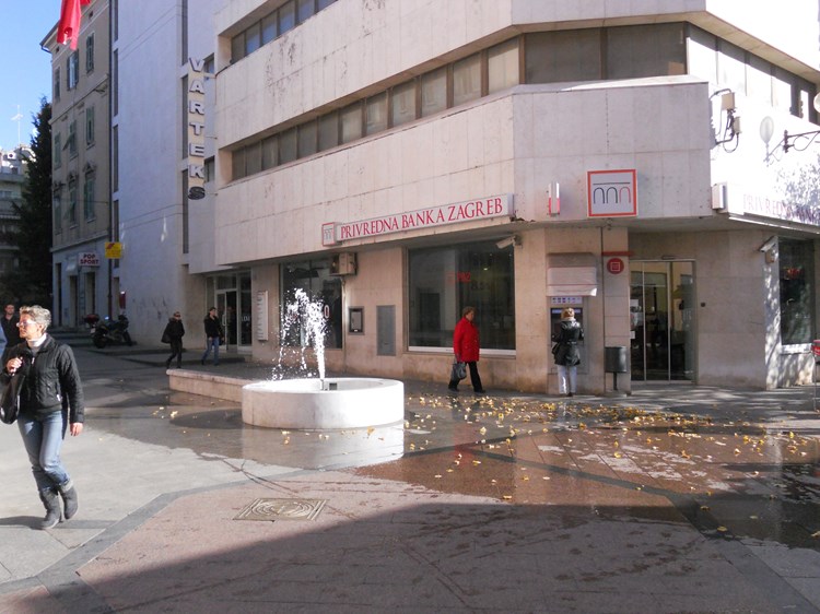 Fontana ispred Varteksa (B. PETROVIĆ)