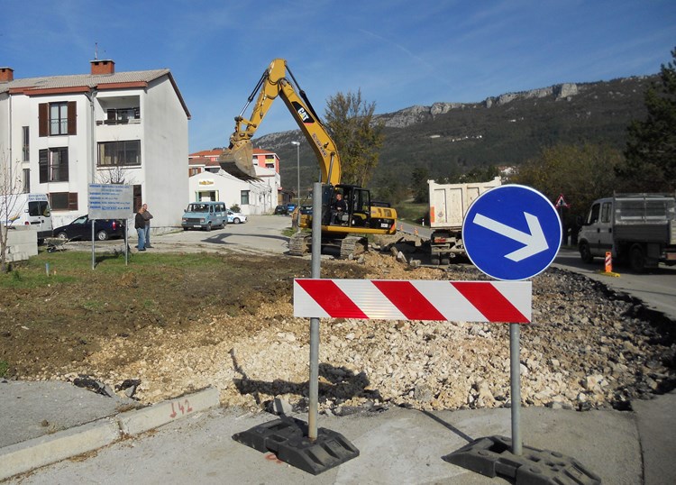 Izgradnja rotora rotora na donjim semaforima u Buzetu (G. ČALIĆ ŠVERKO)