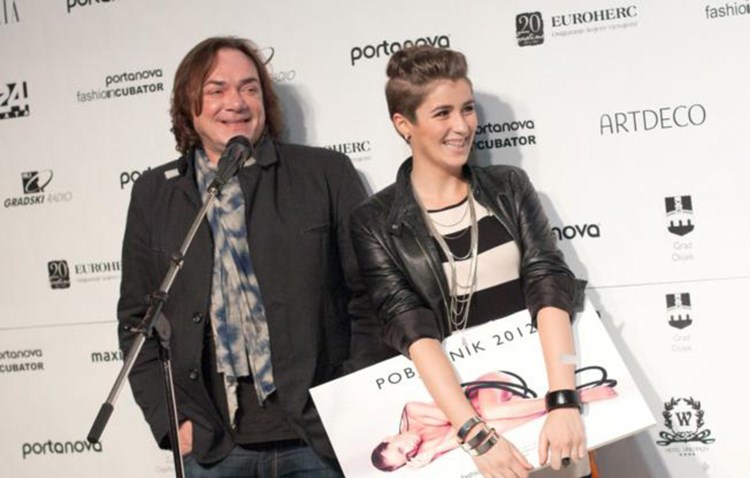 Tatjana Pantoš pri dobivanju nagrade za Portanova Fashion Incubator