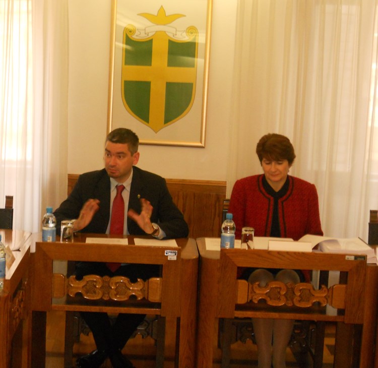 smjernice proračuna za 2013. su zadržavanje socijalnih prava građana i privlačenje novih investicija (G. ROJNIĆ)