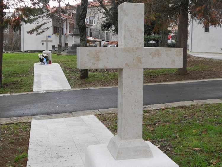 Sporni križevi na pazinskom groblju (M. RIMANIĆ)