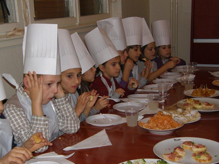 Zdrave prehrambene navike stječu se u obitelji i školi