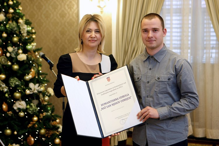 Igor Loparić primio je državnu ali i gradsku nagradu za svoj humanitarni rad (Igor Mehkek/Cropix)