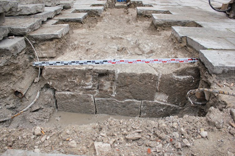 Stari zid nađen je iza Augustovog hrama (Arheološki muzej Istre)