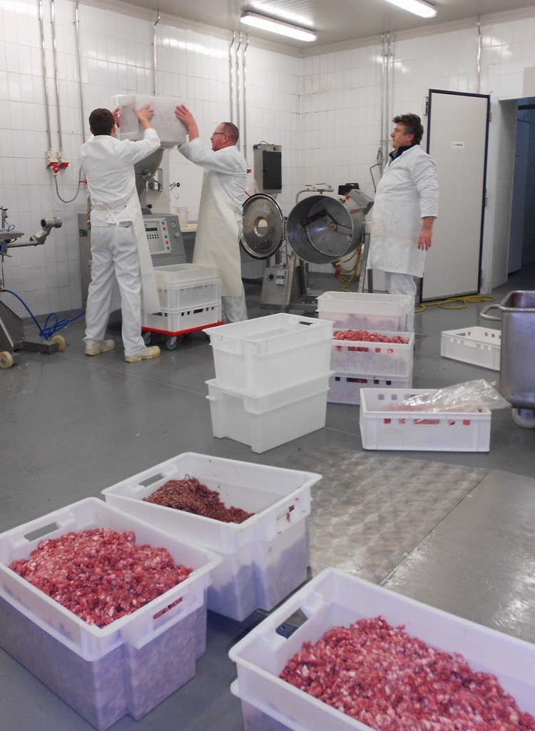 U AZRRI-jevom laboratoriju eksperimentira se različitim mesnim i začinskim smjesama 
