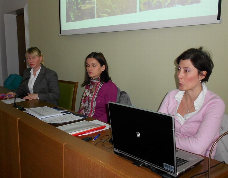Martina Pajač, Nataša Lojen i Biserka Ravas Brgles na prezentaciji Hrvatske poljoprivredne agencije u Pazinu