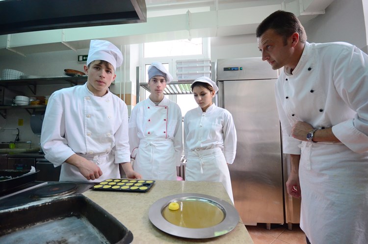 Učenici kuharstva uče spremati talijanske gastronomske specijalitete (A. KANCELAR)