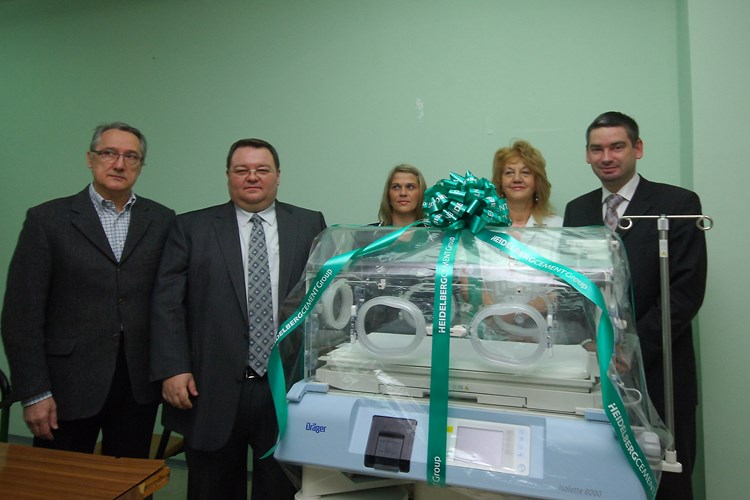 Vrijedan inkubator uručen je odjelu pedijatrije pulske bolnice (A. KANCELAR)