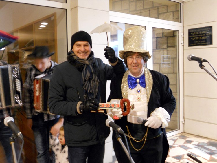 Gradonačelnik Vili Bassanese ključeve grada je predao meštru karnevala Giuliju