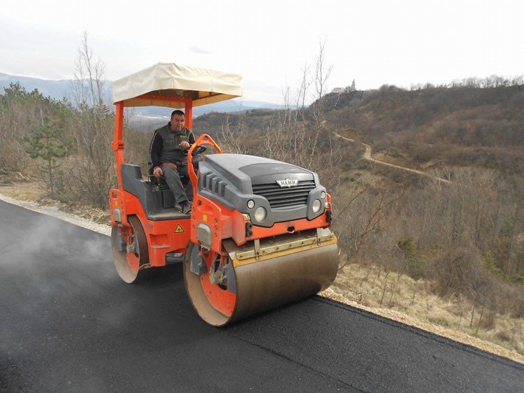 Konačno asfalt na cesti za Škopljak (M. RIMANIĆ)