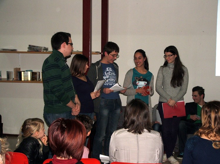 Srednjoškolci recitiraju stihove Giuseppine Martinuzzi (R. SELAN)