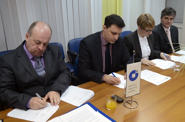 S potpisivanja ugovora o suradnji između istarske Obrtničke komore i Erste banke (M. ANGELINI)