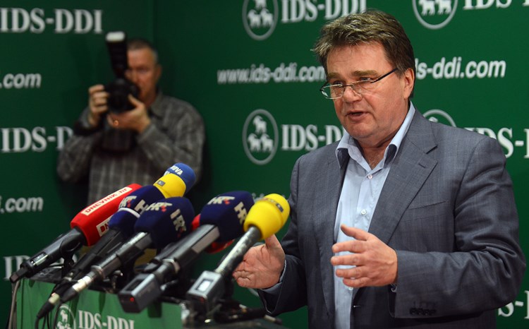 Jakovčić na presici objavljuje da IDS ostaje u koaliciji (M. ANGELINI)
