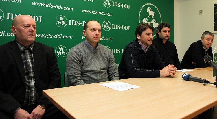 Darko Lorencin, predsjednik medulinske podružnice IDS-a, predstavio je kandidate ove stranke na predstojećim lokalnim izborima (