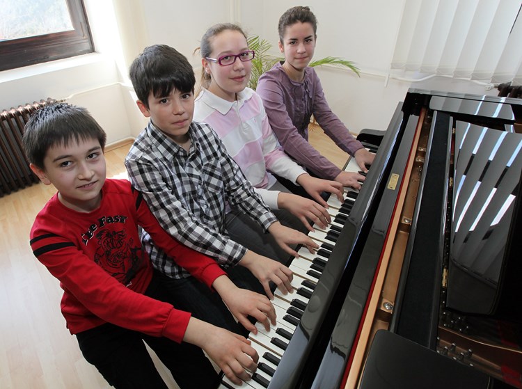 Nagrađeni pijanisti - Luka, Ljubo, Asiyah Noemi i Tijana (M. ANGELINI)