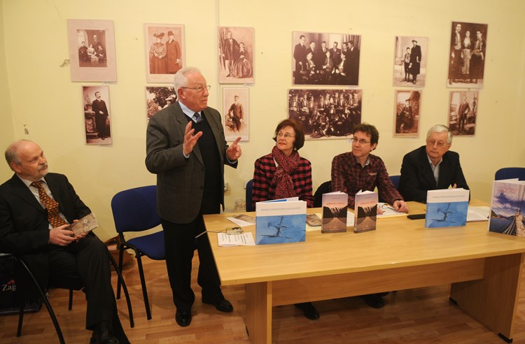 Tripović, Gjurović, Bedrina, Brguljan i Radošević na predstavljanju knjiga o Boki kotorskoj (D. ŠTIFANIĆ)