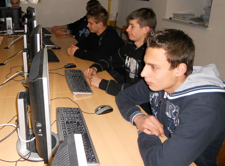 Na jesen školovanje za zanimanje tehničarza električne strojeve s primijenjenim računalstvom (G. ČALIĆ ŠVERKO)