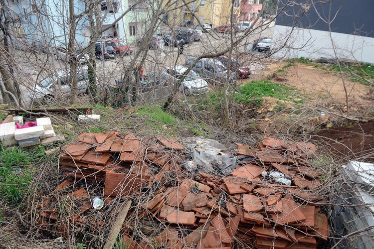 Građevinski otpad u Nazorovoj (M. ANGELINI)
