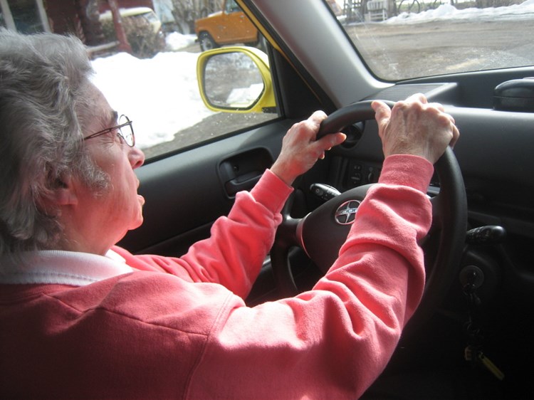 Muškarci i žene će raditi do 67 godine života. Ako mogu raditi, zašto ne mogu voziti?