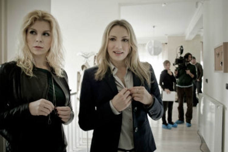 Petra (Nela Kocsis) i Kiki (Mila Elegović) u prizoru iz filma