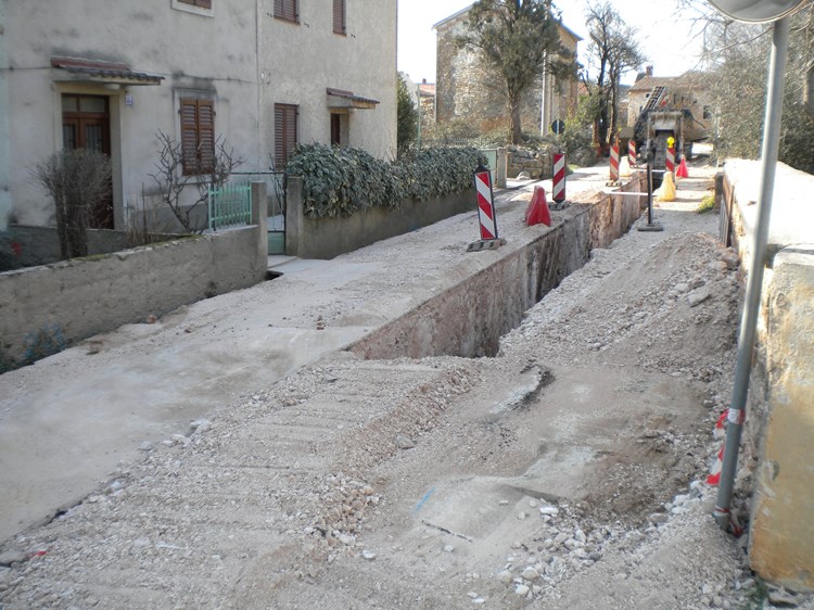 Rekonstrukcija vodovoda i postavljanje kanalizacije u centru Marčane traje već četiri mjeseca
