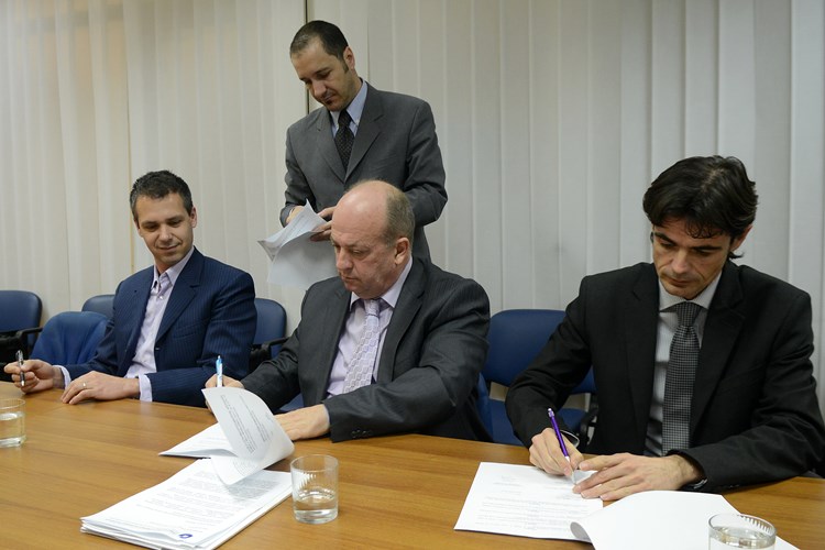 Potpisivanje ugovora o međusobnoj suradnji u Obrtničkoj komori IŽ (M. ANGELINI)