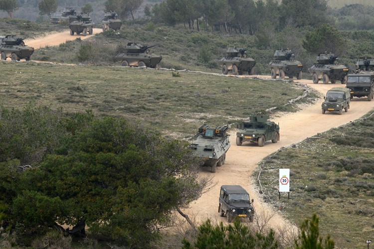 Vojna vozila privremeno su zauzela Kamenjak