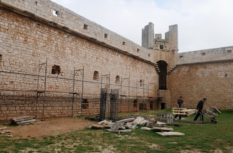 Sanirat će se sjeverni zid kaštela Morosini-Grimani (M. ANGELINI)