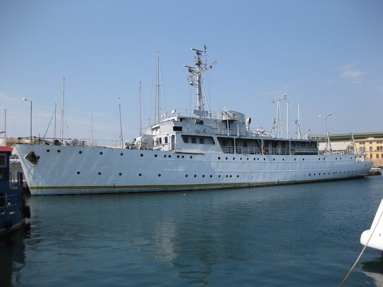 Titov brod trenutno je vezan na Smokvici podno Muzila (Arhiva)